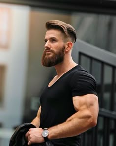 Conquiste Uma Barba Invejável! E Jamais Passe Vergonha… Aprenda Facilmente: Saber exatamente qual tipo de barba ideal para o seu rosto. O que você não deve fazer para não cometer erros terríveis que… Haar, Cortes De Cabello Corto, Long Beard Styles, Haircuts For Men, Beard Styles For Men, Man, Beard Hairstyle, Bald With Beard, Capelli