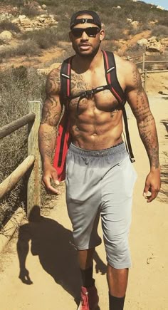 UPPER MI ESCORTS Midget escort vegas