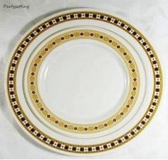 Amazon.com: Bulk, Disposable Plastic Plates - Masterpiece Style ... Amazon.com: Bulk, Disposable Plastic Plates - Masterpiece Style ...