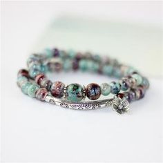 Fait et tiss/é main en France. Boucles doreille forme fleur en macram/é noir et multicolore