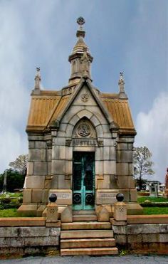 428 best mausoleums images cemetery cemetery statues graveyards