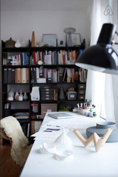 einfacher home office schreibtisch bauen idee zur gestaltung des homeoffice großer schreibtisch am fenster bücherregale im hintergrund arbeitszimmer einrichtung schreibtisch regal die 246 besten bilder von arbeitszimmer homeoffice in 2018 einfacher home office schreibtisch bauen idee zur gestaltung des homeoffice großer schreibtisch am fenster bücherregale im hintergrund arbeitszimmer einrichtung schreibtisch regal die 246 besten bilder von arbeitszimmer homeoffice in 2018