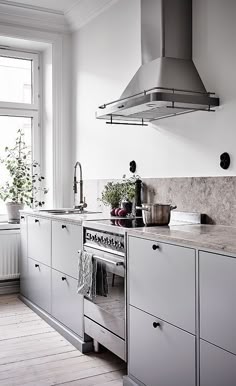 751 Best Super Matte Kitchen Images On Pinterest In 2018 Home Herd Kitchen Cabinetry Black Cabinets Grey Dining