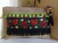 Wayuu Mochila Bag Braids Pompons. Unicolor | Global Sources Wayuu Mochila Bag Braids Pompons. Unicolor | Global Sources