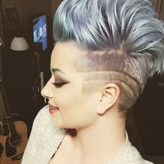 bafbaa44c808a8bccdd5ea1812baa80a,,undercut,mohawk,mohawk,hair (500×500