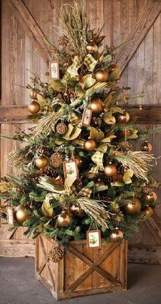 The FarmHouse Christmas Tree Box Skirt Collar The FarmHouse Christmas Tree Box Skirt Collar