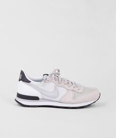 NIKE WMNS INTERNATIONALIST LIGHT BONE/GREY MIST-WHITE-BLACK ... NIKE WMNS Internationalist light bone