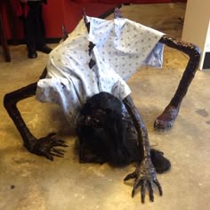 halloween decoration crawling creature need this in a dark corner where the kids cut through the yard - Creepy Homemade Halloween Decorations halloween decoration crawling creature need this in a dark corner where the kids cut through the yard - Creepy Homemade Halloween Decorations