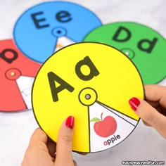 These interactive printable alphabet spinners are perfect for your preschool or kindergarten classroom or to use at home. Kids love spinning these to uncover the pictures which makes them perfect for learning the alphabet or beginning sounds. Why use beginning sound or alphabet worksheets when you can give the kids this interactive notebook. Pre School, Pre K, Diy For Kids, Preschool, Preschool Activities, Preschool Activity, Crafts For Kids, Preschool Learning