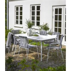 Detroit havebord med grå polywood bordplade og sort pulverlakeret ... Sort havebord og stole