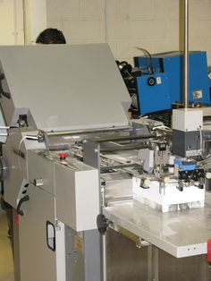 horizon folder with gatefold attachment http www azimuthprint co flyer folder machine