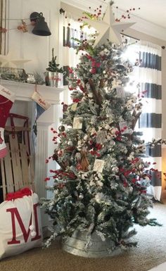 165 Best Christmas Tree Toppers Images On Pinterest In 2018 Christmas Tree Toppers 20 1 Ιδέες και συμβουλές για τέλειο χριστουγεννιάτικο δέντρο Farmhouse Decor Rustic
