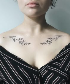 THE TATTOOED UKRAINE op Instagram: "Tattoo artist: Martha Bocharova, Lviv @martha_bocharova ___ #the_tattooed_ukraine #tattooedgirls #tattooed #tattoos #ukraine #tattooist…" Unique Tattoos, Tattoo Designs For Women, Tattoos For Women, Tattoo Styles, Collar Bone Tattoo