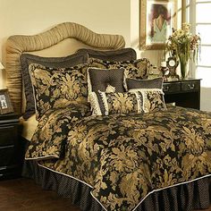 Mystic Valley Traders Custom Verdana Bedding Collection Gold Austin Horn Clics Verona Duvet Cover In Black Gold From Bed Bath Beyond
