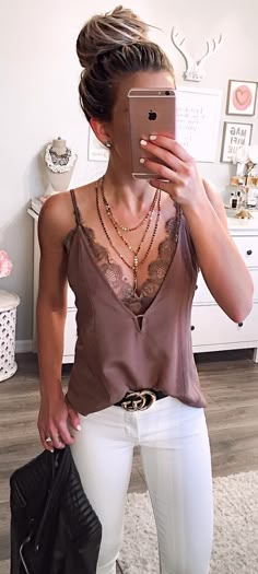 Bralette top, layered necklaces and white pants love! Casual Outfits, Lace Cami, Moda Femenina, Moda, Moda Casual, Outfit, Outfit Combinations