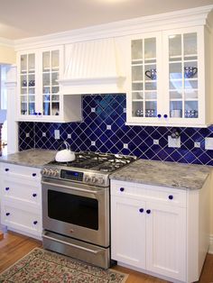 That Is How You Do Blue And White In The Kitchen Crafts Decor I Love The Cobalt Blue Colored Backsplash And Accent S Paired With White Cabinets Gl Openings In Showcasing Some