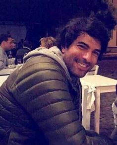 engin akyurek se întâlnește sunt brent și emelia dating masterchef