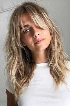 Wispy bangs are the popular trend that has got approaches for every taste. Browse our inspo gallery to see how you can sport and style this fringe. Side Swept Bangs, Side Swept Bangs Long Hair, Side Fringe Long Hair, Side Fringe Bangs, Long Side Bangs, Long Side Fringe, Long Layered Hair With Side Bangs, Middle Part Bangs