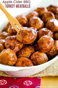 Apple Cider BBQ Turkey Meatballs - a sweet and savory turkey meatball recipe makes a quick and easy dinner or a party appetizer for game day. Ready in less than 30 minutes and can be made gluten free and grain free. #meatballs #turkeymeatballs #glutenfree #appetizer Clean Eating Snacks, Apps, Paleo, Meatball Appetizer Crockpot, Bbq Turkey Meatballs, Appetizer Meatballs, Turkey Meatball Recipe