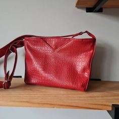 Sac Mambo en simili rouge cousu par broderiesetfilsforever - Patron sacotin.com