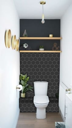 Toilettes : 21 conseils pour adopter le noir dans les WC Bathroom Splashback, Tile Bathroom