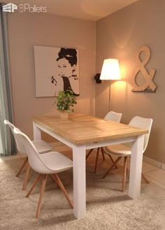 Indoor/Outdoor Pallet Dining Room Table DIY Pallet TutorialsPallet Desks & Pallet Tables Deco Salon, Diy Möbel, Cuisine, Home Deco, Diy Dining, Diy Table, Decoracion De Interiores, Interieur, Table And Chairs