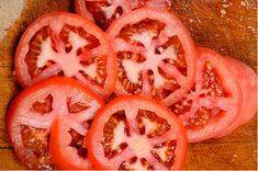 Si eres de las personas que desechan estas semillas, aquí te decimos los beneficios de comer las semillas de jitomate. Aportan mucho a tu salud.