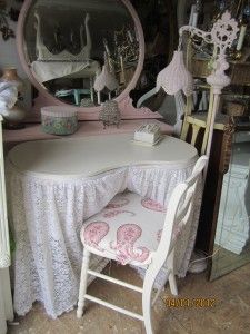 Kidney Shaped Vanity Skirts | Kidney shaped vanity table and chair ... Kidney Shaped Vanity Skirts | Kidney shaped vanity table and chair ...