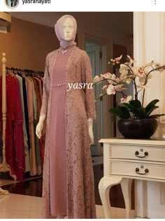 ORDER SESUAI FORMAT di Instagram ". Abaya Cantik Rania Eid Mubarak . Material crep premium dihiasi aksen brukat import cantik dan elegant dibagian tengah untuk mempermanis…" Gamis Pesta, Dress Pesta, Dress Brokat Muslim