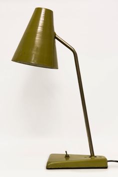 Oude bureaulamp uit de jaren 50, licht groen van kleur (beetje mint ... Oude bureaulamp uit de jaren 50, licht groen van kleur (beetje mint ...