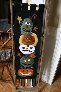 PUMPKINS GHOSTS CANDLE MAT HALLOWEEN Doily Primitive Folk Art Felt 12/" Dia