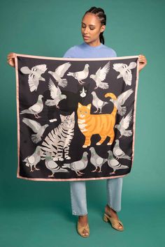 scarves with diffrent cats on in 2 col comes with sil col cat brooch set boxed
