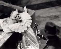 Дракула Брэма Стокера / Bram Stoker`s Dracula (1992) :: Люси и Ван Хелсинг (768*617) Дракула Брэма Стокера
