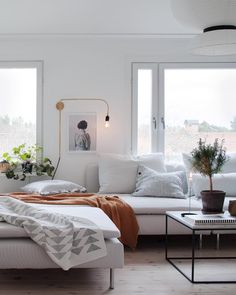 De 10+ beste bildene for Lampe trappegang i 2020 | lamper Ball lampe Medium | Interiør rom, Rom dekorasjon, Liten stue