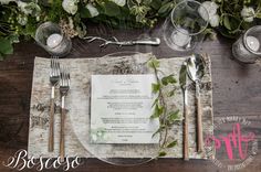 Le migliori 10+ immagini su Matrimonio Boscoso | matrimonio Tavolo sposi in stile Boscoso con scritte in legno