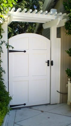 11 Front Yard Privacy Fence Ideas In 2021 Garden Gates Garden Gate Design Backyard Gates