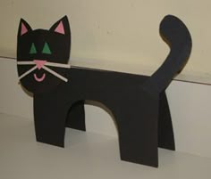 make an adorable paper plate black cat for halloween or anytime