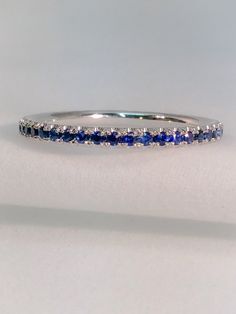 14k Or Blanc Naturel Saphir Bleu Eternity Ring septembre Pierre de Naissance Taille 7