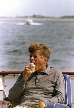 Resultado de imagen para Marilyn Monroe paseando en barco