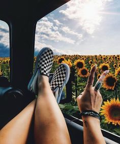 1869 Best spotify playlist cover art images in 2019 | Woman fashion, 1990s, 90s fashion