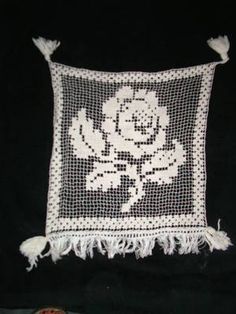 Net Darning Lace WALL//WINDOW HANGING /"SNOWFLAKE/" J E S Handicrafts NEW
