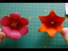 Два цветка из бумаги по одному мастер классу - вьюнок и лилия. Origami f...