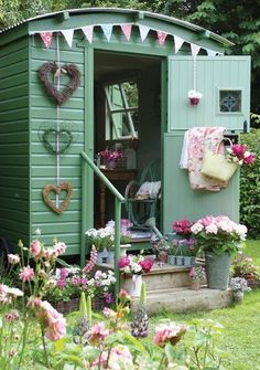 kleine zimmerrenovierung hutte idee schrebergarten, 136 besten she shed: gartenhaus für frauen bilder auf pinterest in, Innenarchitektur