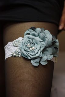 Diy We Love Wedding Garter Garters Super Diy Garter Tutorial Plus How To Make Fabric Flowers Don T Like This But