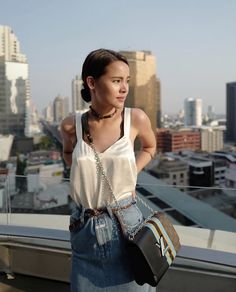 lily thai pisilés videó