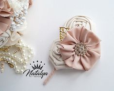 Gris Plata Flores Plumas de dama de honor de novia Boda Marfil Corsage Ojales