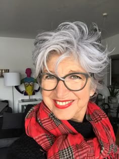 Kurzhaarfrisuren Damen Ab 50 Mit Brille Aktuelle Frisuren Frauen Frisuren Fur Frauen Ab 50 Mit Brille Frisuren Fur Frauen Ab 50 Mit