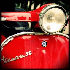 Cute Cyclist Gift EliteTreasures Metal Beige Italian Scooter Vespa Model Vintage Style Retro Decorative Collectible Inspired from Italy