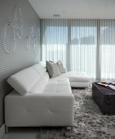 Moderne Wohnzimmergestaltung in Cremeweiß und Orange | gardinen ... Moderne Wohnzimmergestaltung in Cremeweiß und Orange | gardinen ...