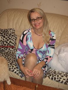 SHAVED LATIN PUSSY Women Wearing Pantyhose To